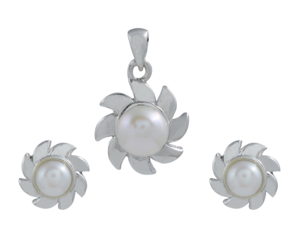 Fresh Water Button Pearl Pendants Set with Alloy metal JATP0529