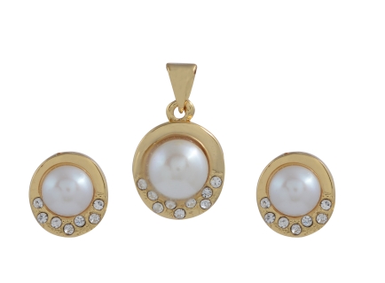Fresh Water Buttton Pearl Pendants Set with Alloy metal
