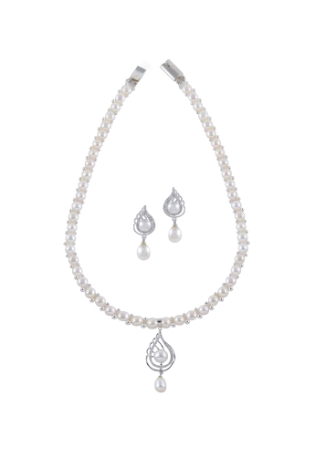 Pearls Necklace set tinted in Silver