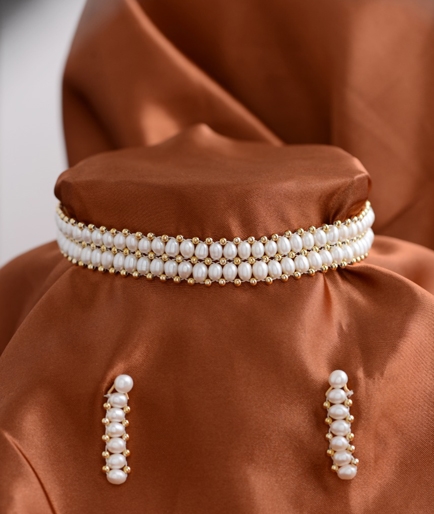 Twosome line Pearl necklace with hanging earrings