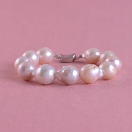 Uneven Pearl Bracelet