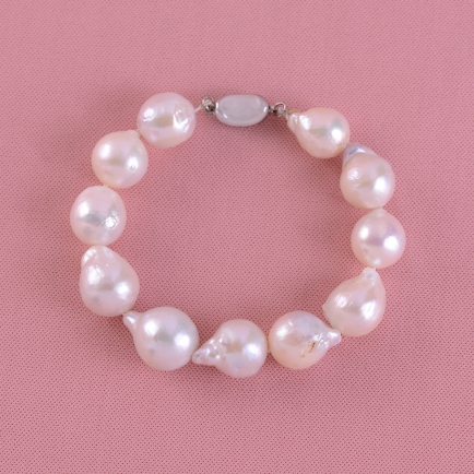 Uneven Pearl Bracelet