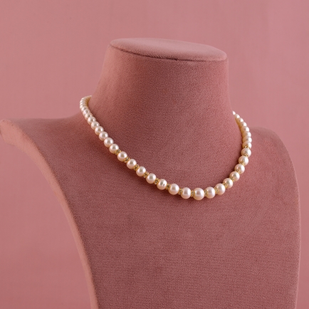 Classic Pearl Necklace