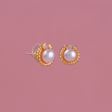 Casual Earring Studded With Pearl