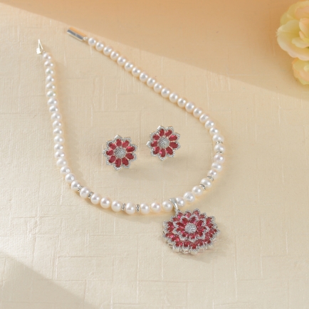 Pleasing Moti Necklace with Earrings
