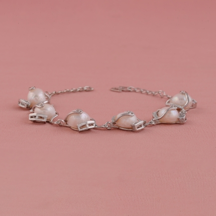 Fancy Pearl Bracelet for Women