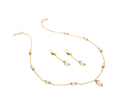 Dainty Pearl Drop Set