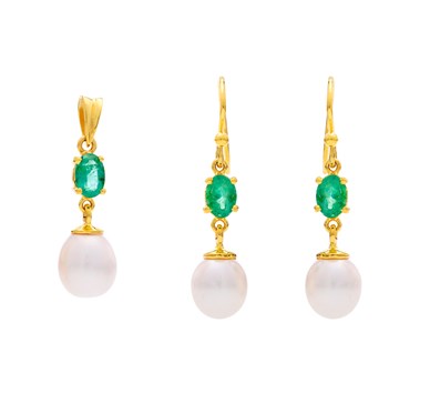 Pearl & Emerald Hanging Earrings & Pendant