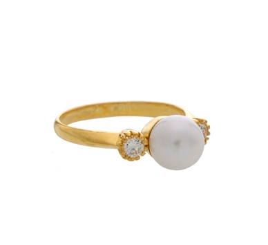 Pearl & Diamond Celebration Finger Ring