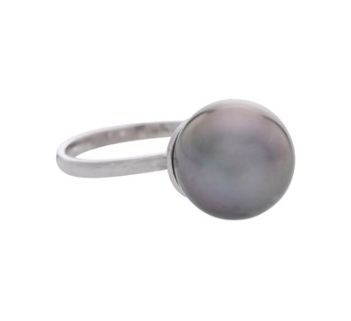 Classic Pearl Finger Ring