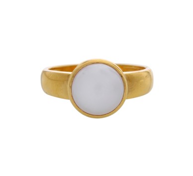 Classic Pearl Finger Ring