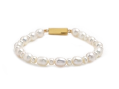 Pearls Bracelet crafted in alloy and yellow gold polished