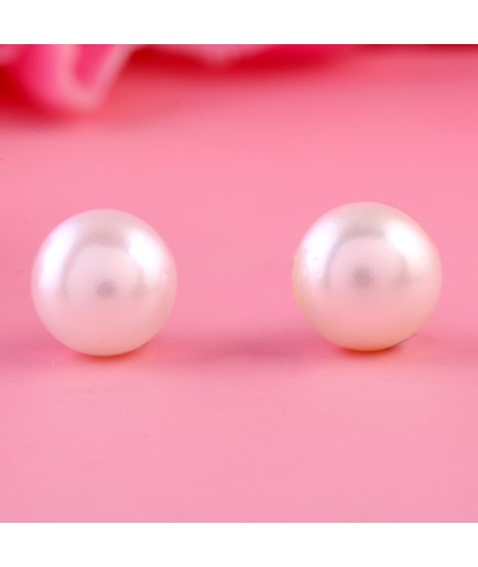 White Pearls Earstuds in Silver